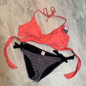 Women’s Bikini Size Medium Top is NWT